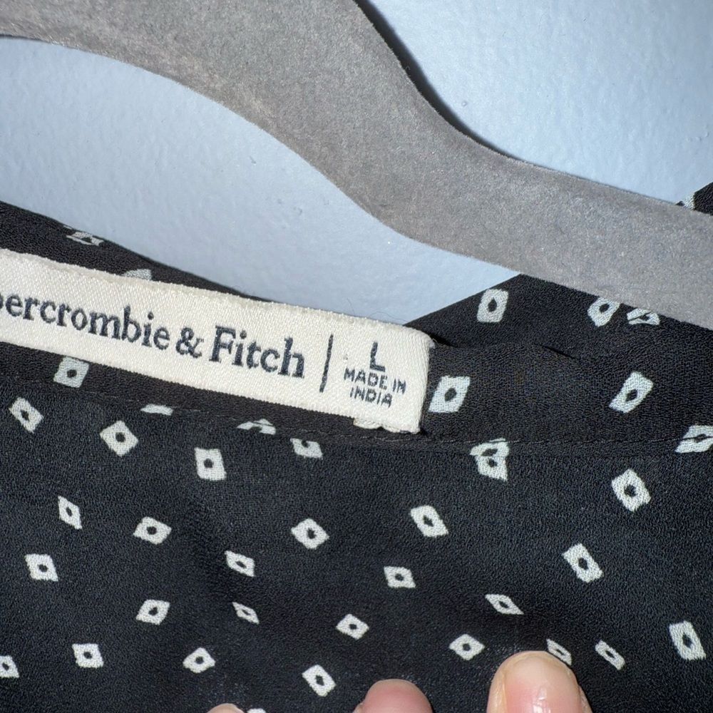 Abercrombie & Fitch Long-Sleeve B&W Button Up Sheer Blouse Size Large EUC - Picture 4 of 7